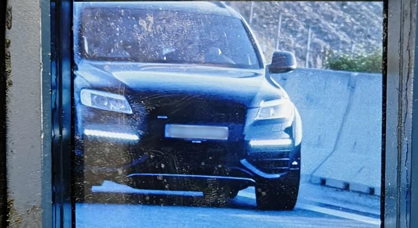 Nem fogja elhinni, mennyivel hajtott az Audi-sofőr az egyik legforgalmasabb úton