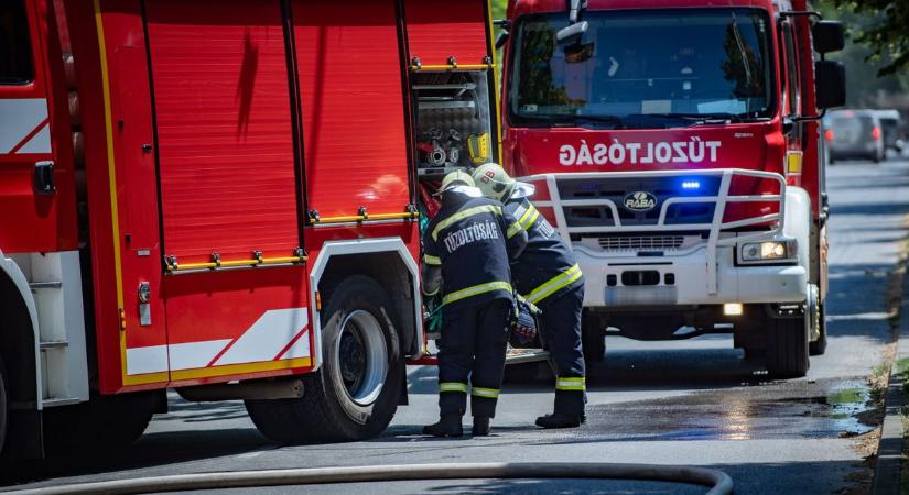 Tűz ütött ki egy nyaralóban Siófokon – a villanyóránál keletkezett a baj