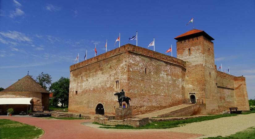 A Tisza Párt belső mérése szerint fej-fej mellett állnak a Fidesszel a gyulai körzetben