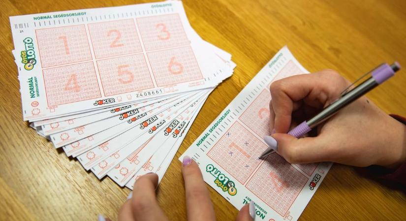 Megnyerte az Ötöslottó 4 milliárdos főnyereményét. Mihez kezd vele?