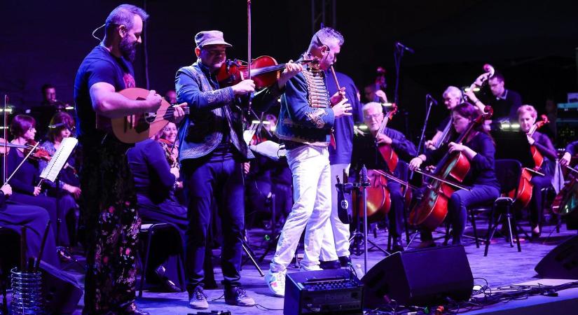 A Kerekes Banddel ünnepelt jubileumot a Szimfonik Lájk  galéria