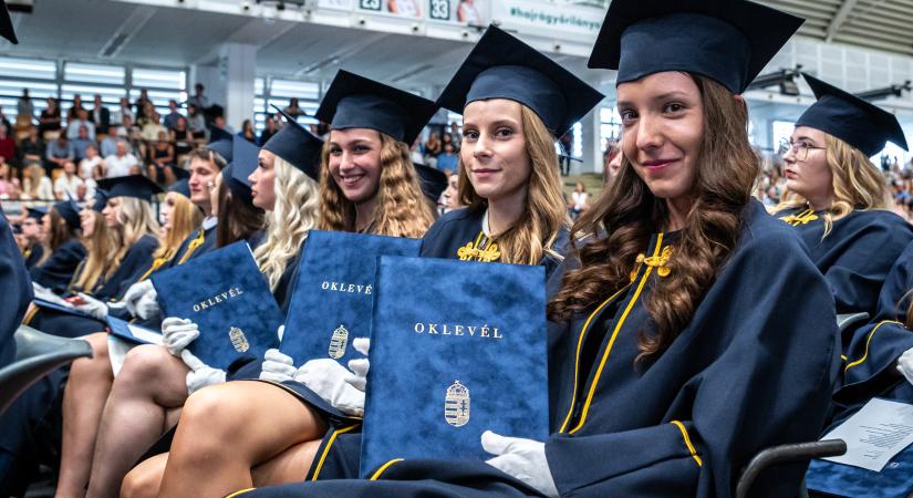 Diplomaátadó ünnepség a jogi karon