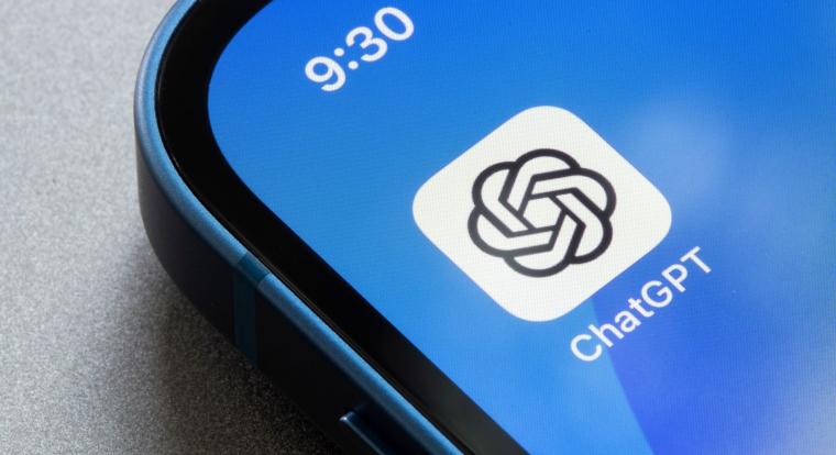 A Google beugrik segíteni a ChatGPT működtetését