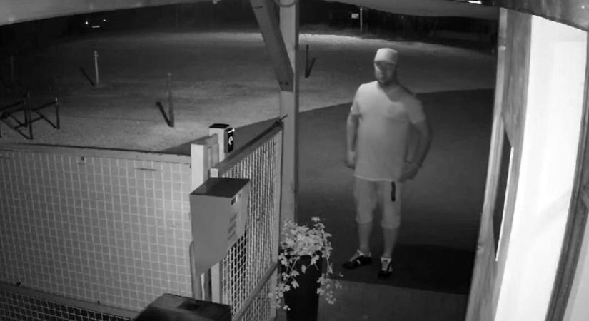 Horgászkajakot lopott a vonyarci kikötőből - itt a videó az elkövetőről