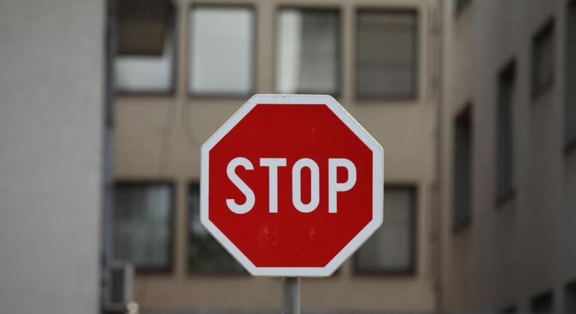 Egy dolog, amit rengetegen rosszul csinálnak STOP táblánál