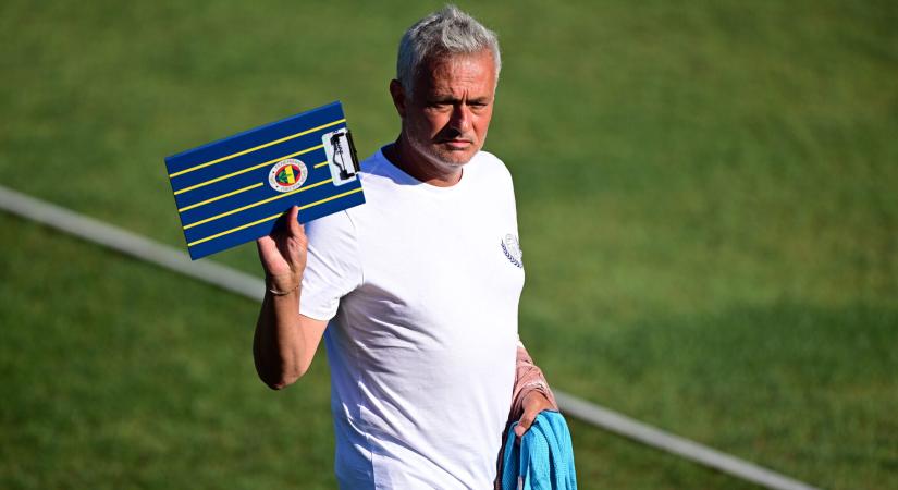 Mourinho nagy dobása: három játékost vinne a PSG-ből