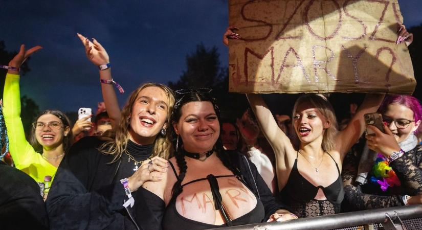 Ki szerelmes? – felvillanyozta Nótár Mary a Campus Fesztivál közönségét! – fotókkal!