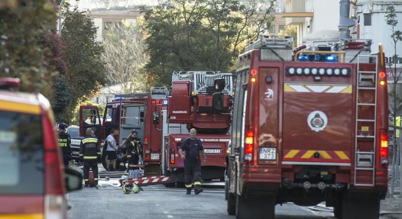 Több száz négyzetméteren ég egy hulladéklerakó Kerepesen