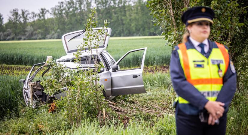 Tűzoltók és mentők a helyszínen – baleset a 7-es főúton