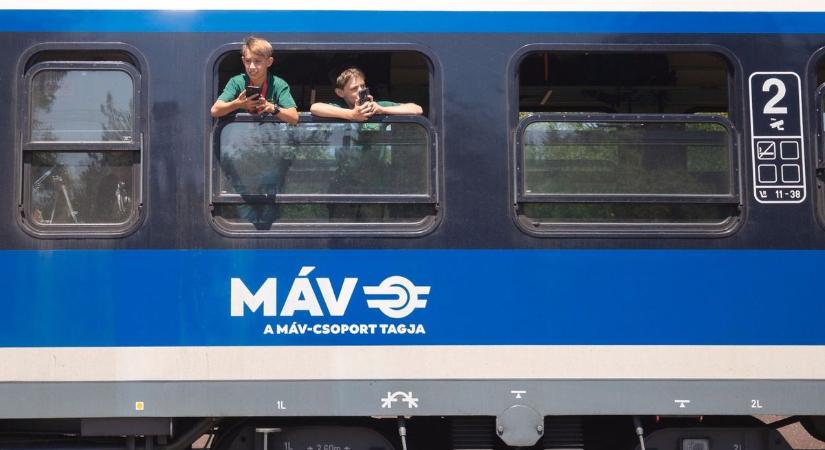 A MÁV már nem kér igazolványt az ingyenes utazáshoz
