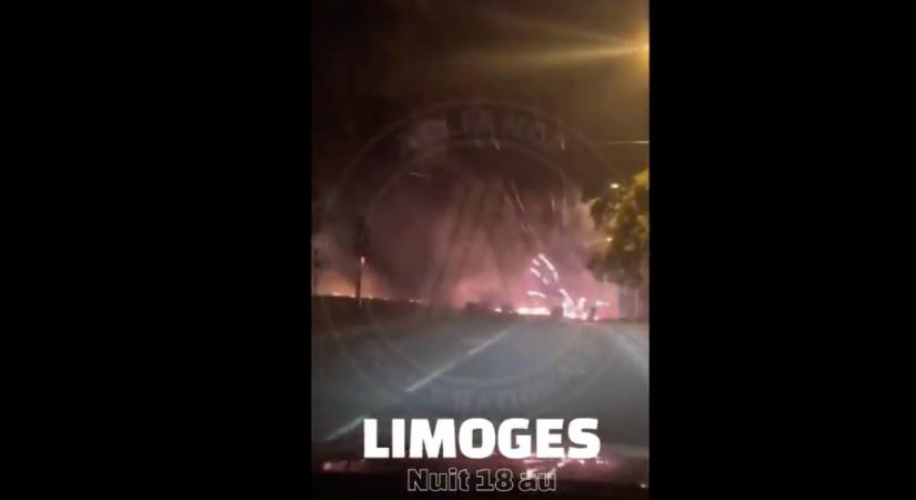 Lángoló barikádot és szabályos ellenözőpontot épített ki a francia város egyik negyedét 5 napja elfoglalva tartó banda