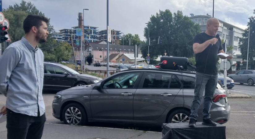 “Fontold meg a visszalépést erkölcsi, és emberi alapon”