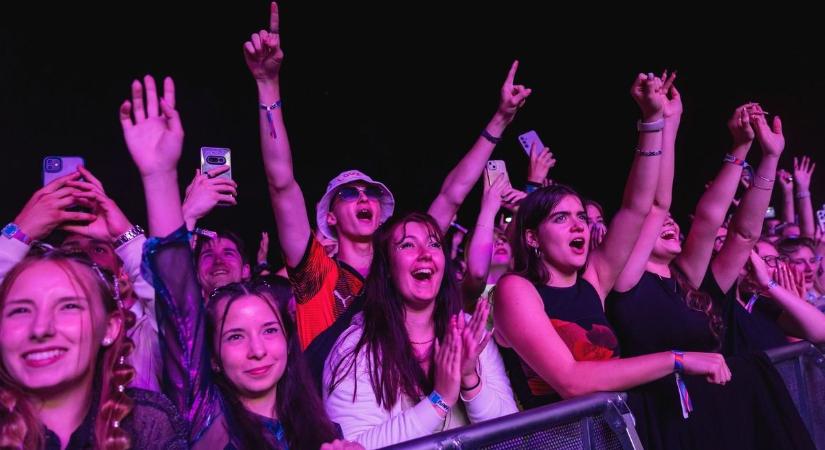 Így kell felpezsdíteni a hangulatot a Campus Fesztiválon, fotókon a WellHello koncertje