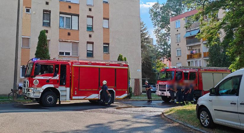Tűz keletkezett egy békéscsabai társasházi lakásban
