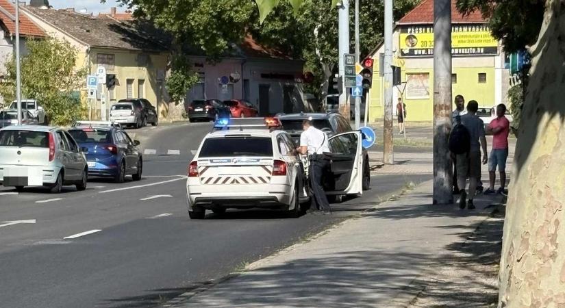 A pécsi Árkád előtt karamboloztak szombat délután