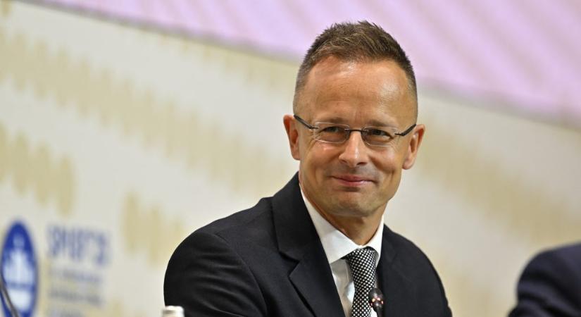 Szijjártó tízmillió forintot ajánlott a palesztin keresztényeknek anélkül, hogy a gázai templom elleni halálos izraeli csapást megemlítette volna