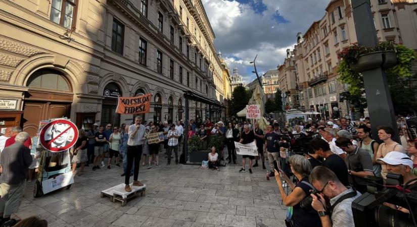 Hatvanpusztán folytatja a tüntetéssorozatot Hadházy Ákos