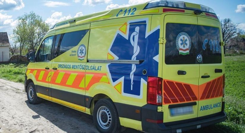 Roncshalmok a 35-ösön – a tűzoltóknak kellett kiszabadítani az utast Muhinál