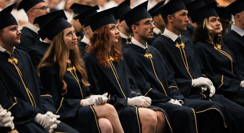 Közel 2700 friss diplomás a Széchenyi Egyetemen - képgaléria