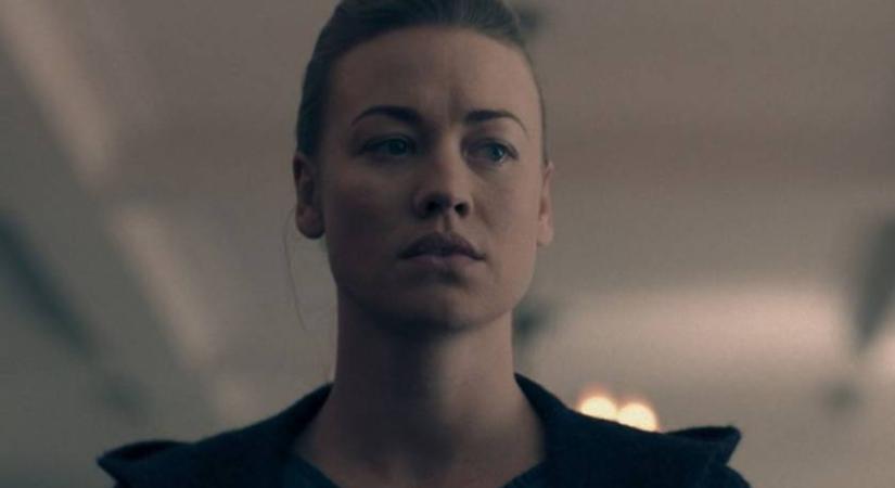 Serena A szolgálólány meséjéből bomba nő a való életben: Yvonne Strahovski fekete miniben hódít az Instán