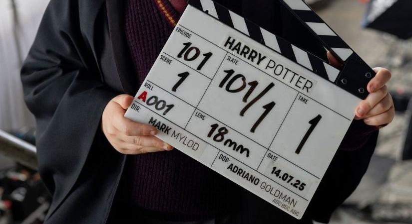 „Lumos!” – itt vannak az első filmkockák az új Harry Potter-sorozatból (Fotók)