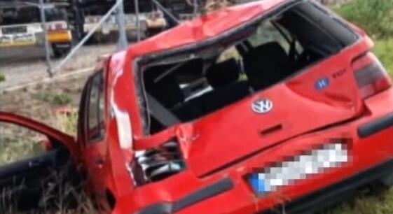 Észrevették, hogy benne van a kulcs - az első kanyarig jutottak a kamasz autótolvajok (videóval)
