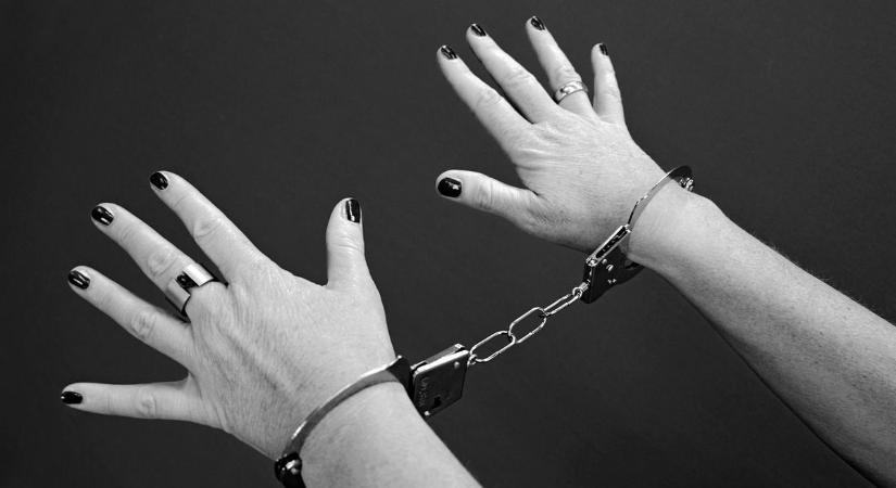 Borzasztó dolgokat művelt gyermekével a horroranya