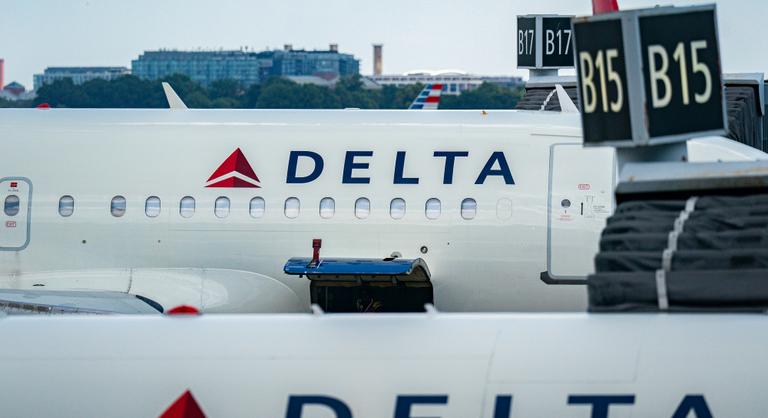 Felszállás után kigyulladt egy Los Angeles-i repülőjárat hajtóműve