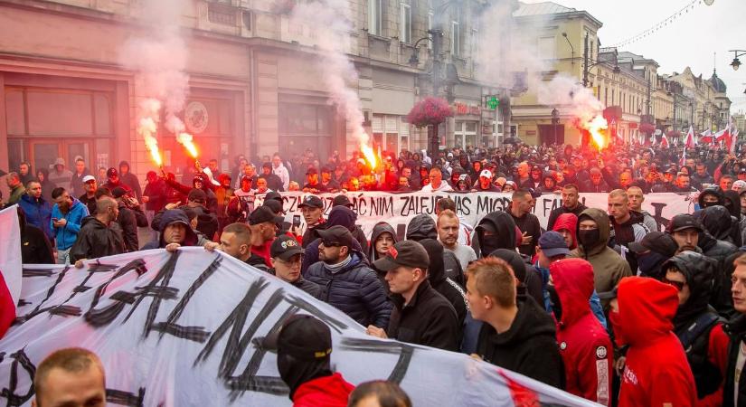 Lengyelország forrong a migráció miatt, több mint 80 városban tüntettek az emberek
