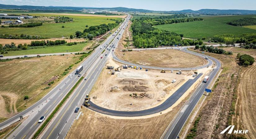 Hat helyen kap ideiglenes lehajtót az M1-es autópálya, mutatjuk hol