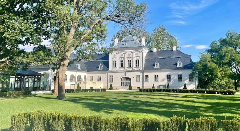Jókai-regényhősök, történelmi séták és gasztronómiai élmények a geszti Tisza-kastélyban