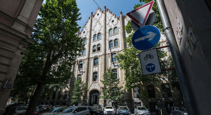 És akkor ebben a kampányban krumpli helyett belvárosi palotákat osztogatnak