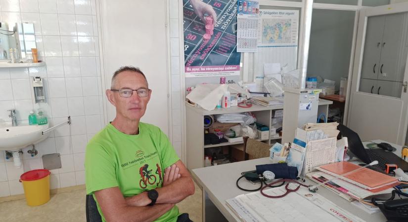 Rangos díjjal ismerték el a szekszárdi háziorvos több évtizedes munkáját