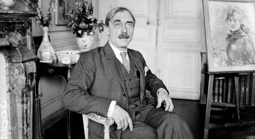 Paul Valéry egy szerelmi csalódás miatt szakított az érzelmi költészettel