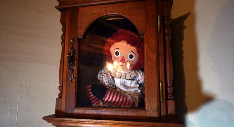Újabb részletek derültek ki az Annabelle babával turnézó férfi haláláról