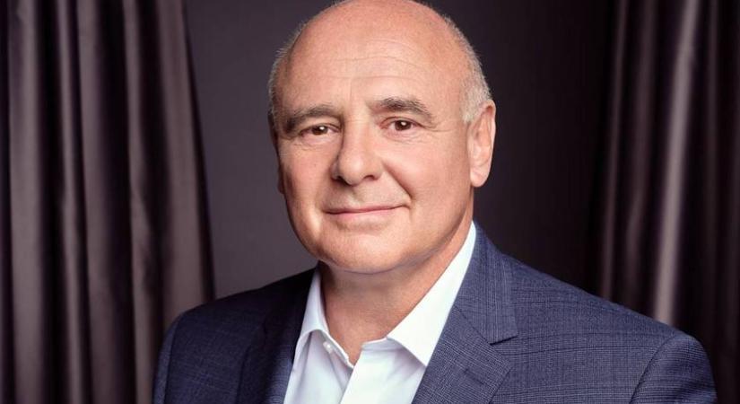 Rónai Egon bájos felesége így bújik az ATV műsorvezetőjéhez: Zsanett-tel három gyerekük született