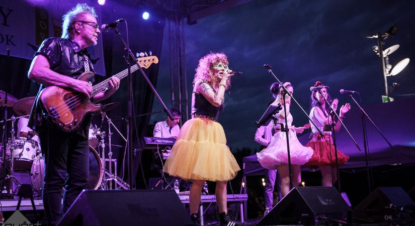 Fröccsnapos rock and roll: Marót Vikiék megtáncoltatták Győrt