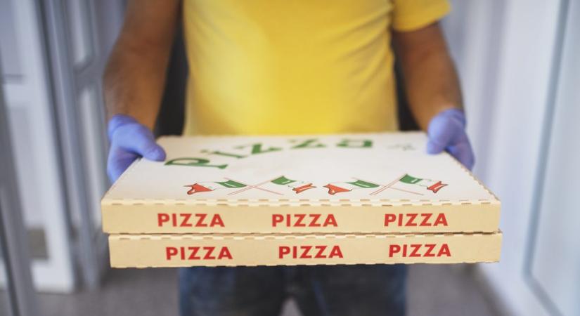 Lelkiismeretes pizzafutár mentette meg az otthonában elájult idős amerikai nőt