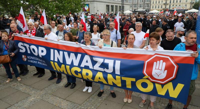 Lengyel tiltakozáshullám a migrációs politika ellen: határlezárást követelnek és fegyverhasználatot a határőröknek