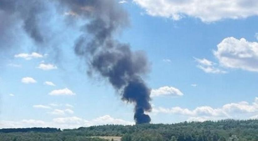 Közel egy napig kellett oltani a kerepesi tüzet – éjszaka kétezer négyzetméteren még égett a hulladék