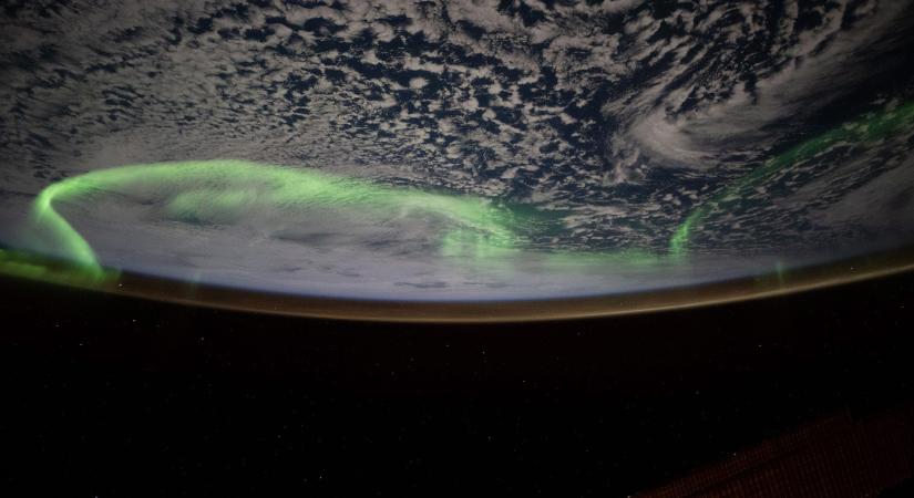 Gyönyörű fotón láthatjuk a déli fényt, azaz az aurora australist