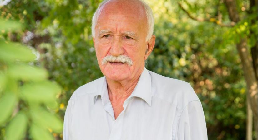 Koltai János helyett egy barátja jár bevásárolni: „Én is elindulnék, de mire a saját tempómban odaérnék, már besötétedne”