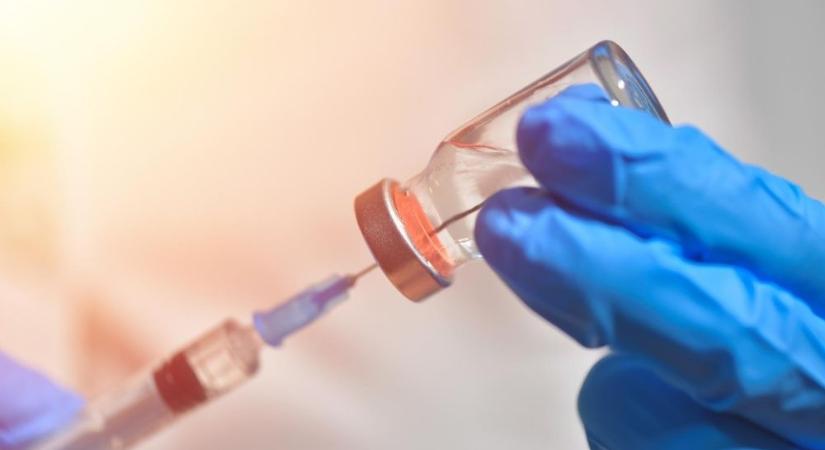 Lehetetlenül lassú a brüsszeli vakcinabeszerzés – Döntést hozott a kormány