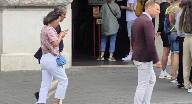 Orbán Ráhel 2,2 milliós Chanel táskát és 342 ezres papucsot villantott