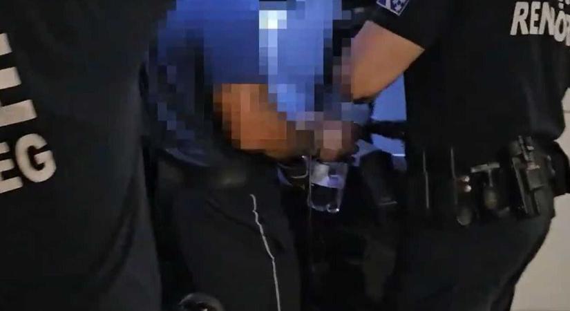 Lakásában öltek meg egy szolnoki nőt, a dráma helyszínére a mentők hívták ki a rendőröket – videóval