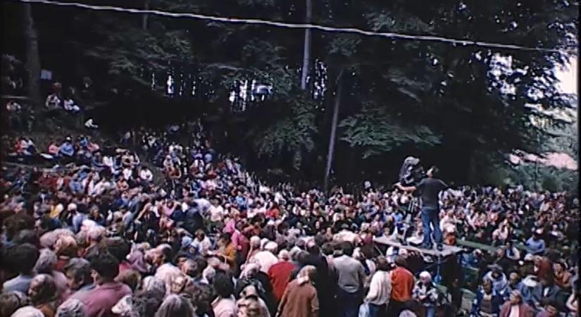 Retró videón a 37 évvel ezelőtti cigánybúcsú - már akkor is hatalmas tömegeket vonzott Csatka