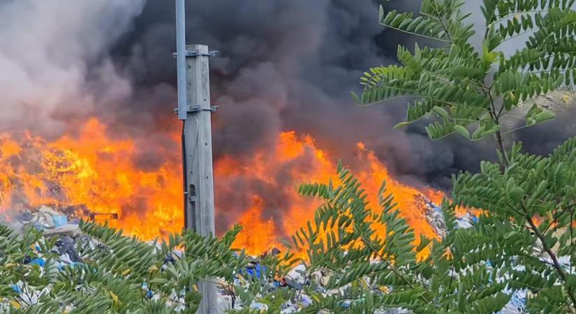 Közel egy napos küzdelem után sikerült eloltani a kerepesi hulladéklerakóban keletkezett tüzet