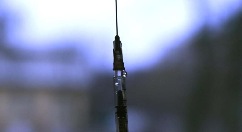 Tízmilliárdokat különítettek el további vakcinabeszerzésre