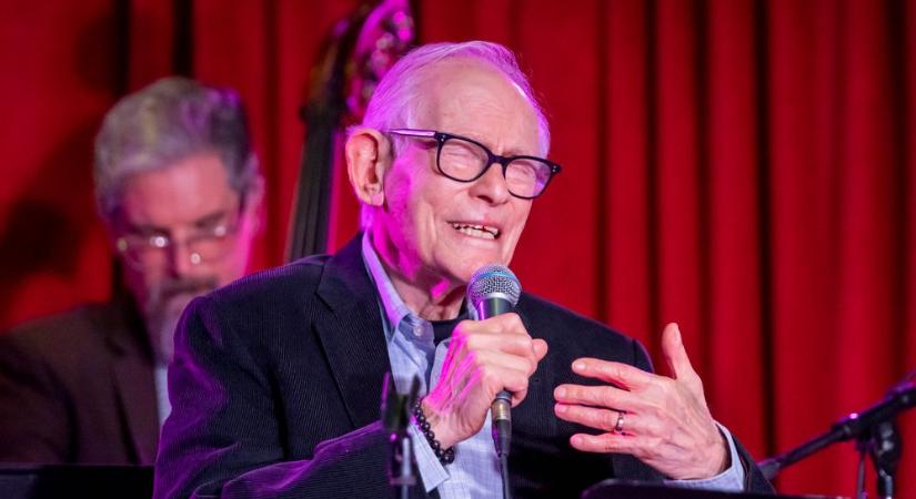 Elment Alan Bergman, a filmzenék költője
