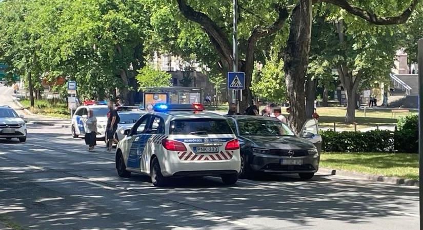 Gyalogost gázoltak Egerben a Líceumnál